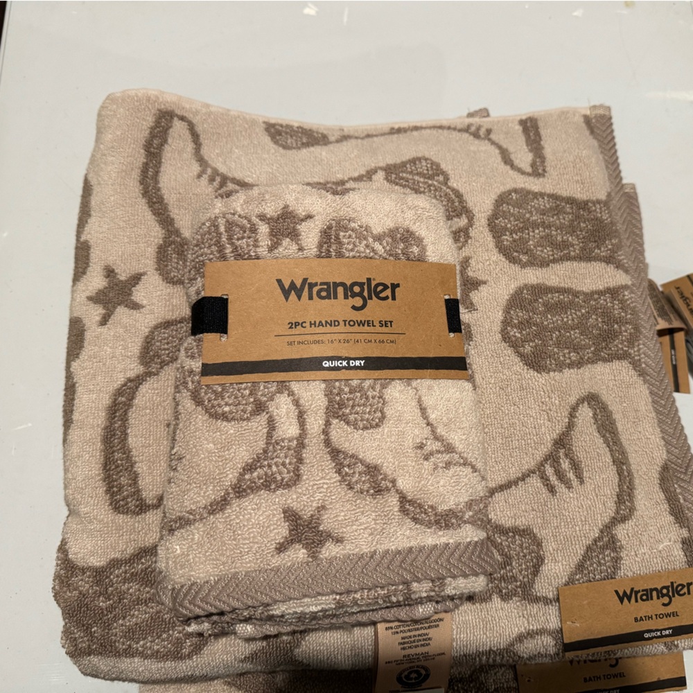 2 Wrangler bath towels + 2pc Hand Towel Set - Beige Cowboy boot star Print - NWT